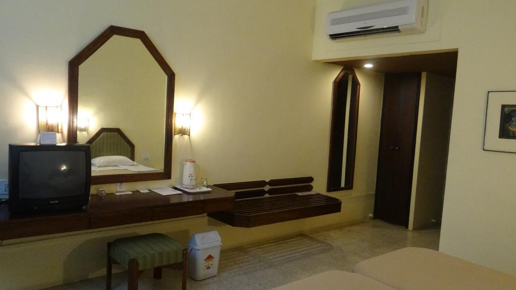 Hotel Paradise - Mysore Dasaprakash Group Bagian luar foto