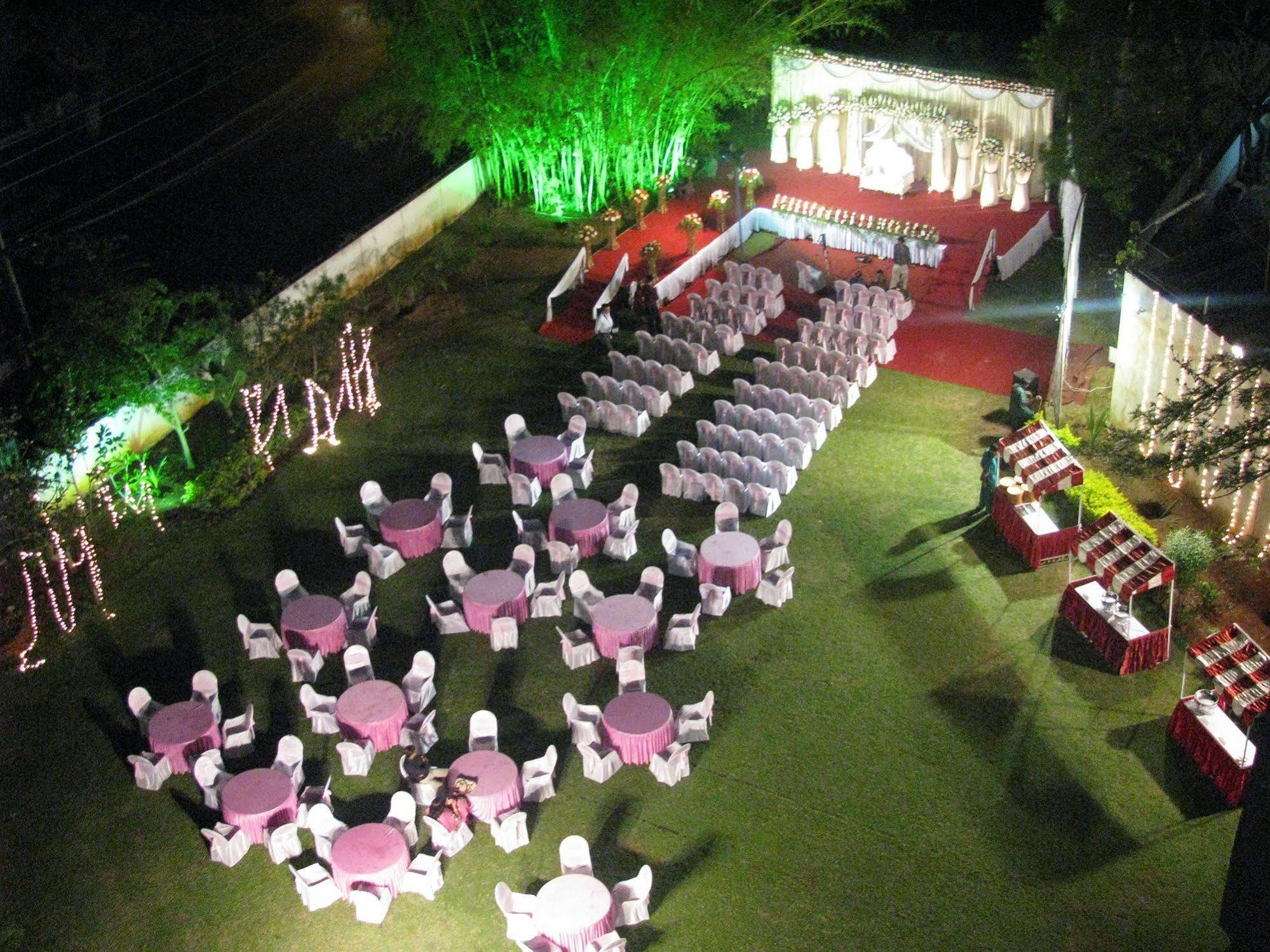 Hotel Paradise - Mysore Dasaprakash Group Bagian luar foto
