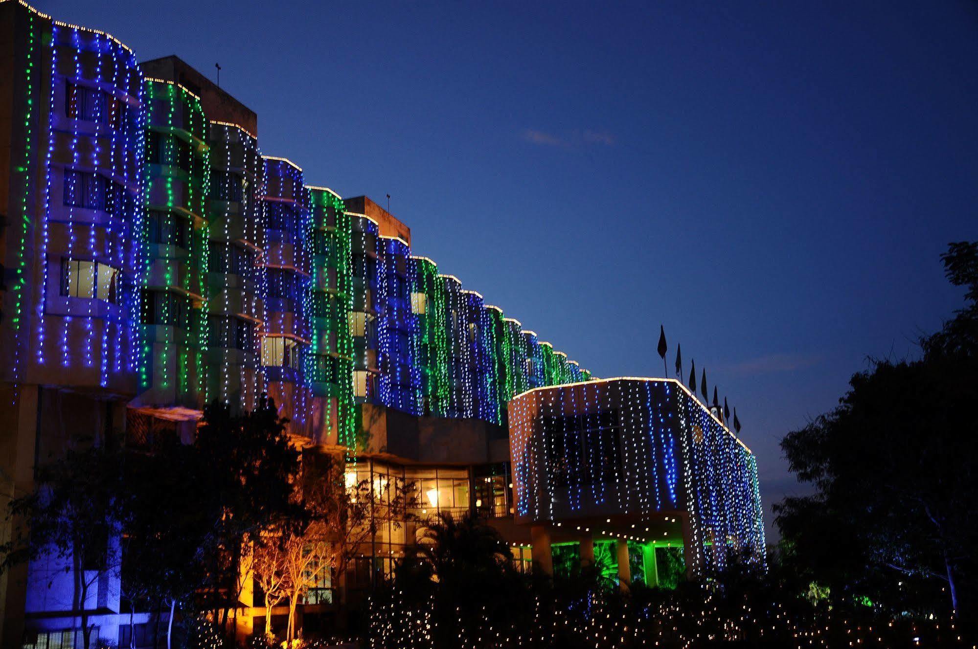 Hotel Paradise - Mysore Dasaprakash Group Bagian luar foto