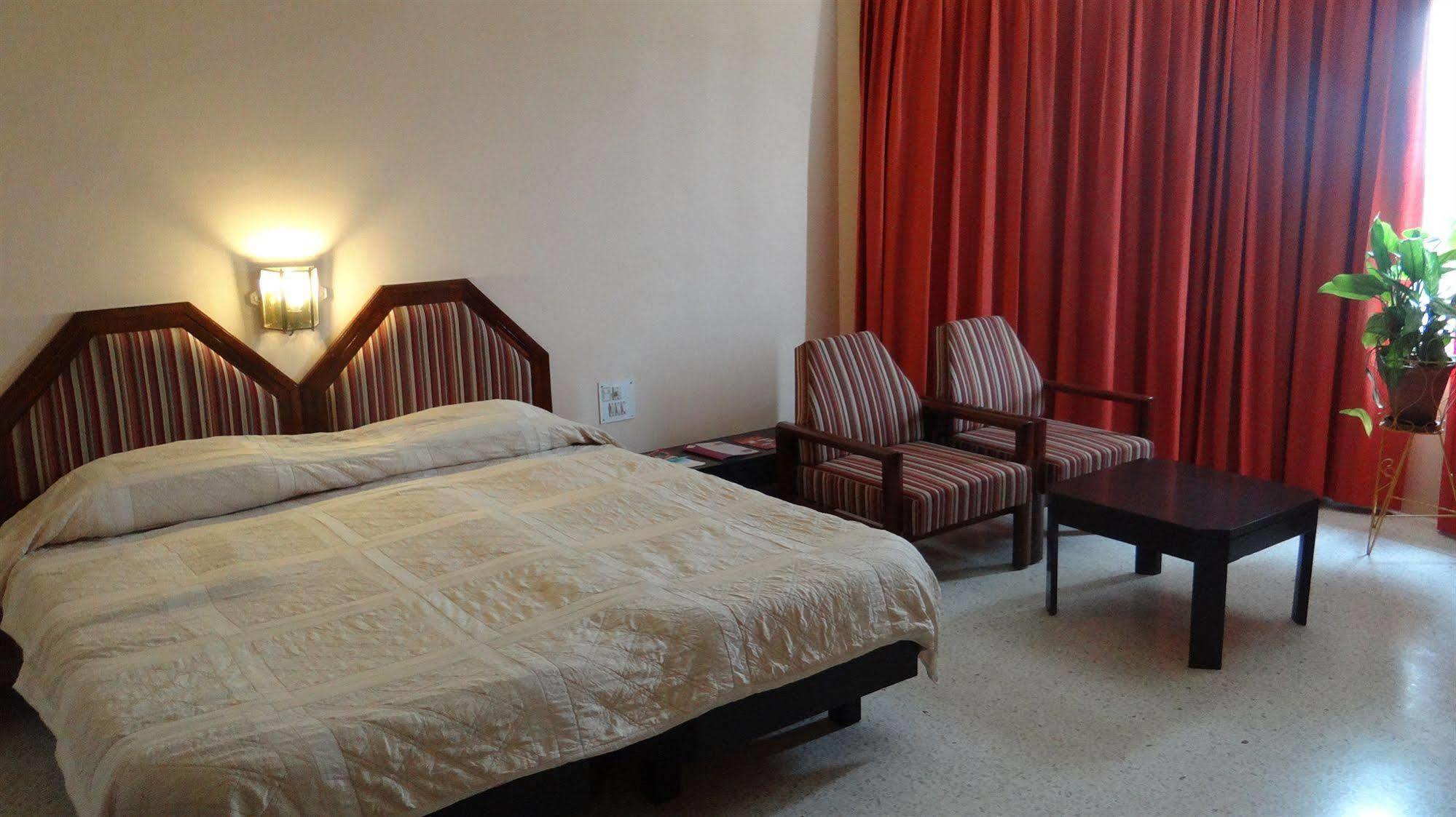Hotel Paradise - Mysore Dasaprakash Group Bagian luar foto