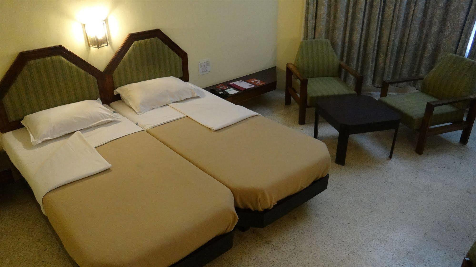 Hotel Paradise - Mysore Dasaprakash Group Bagian luar foto
