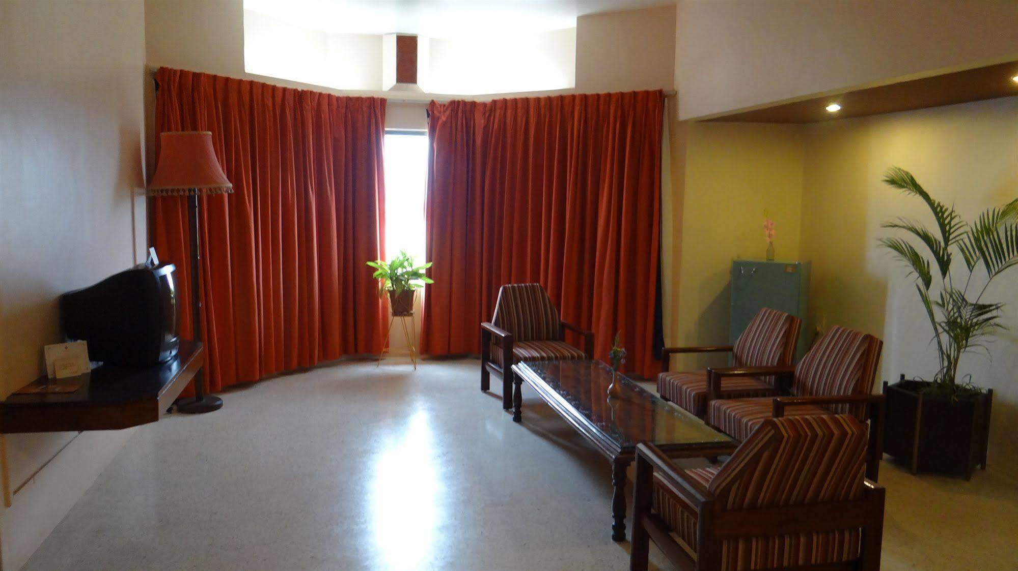 Hotel Paradise - Mysore Dasaprakash Group Bagian luar foto