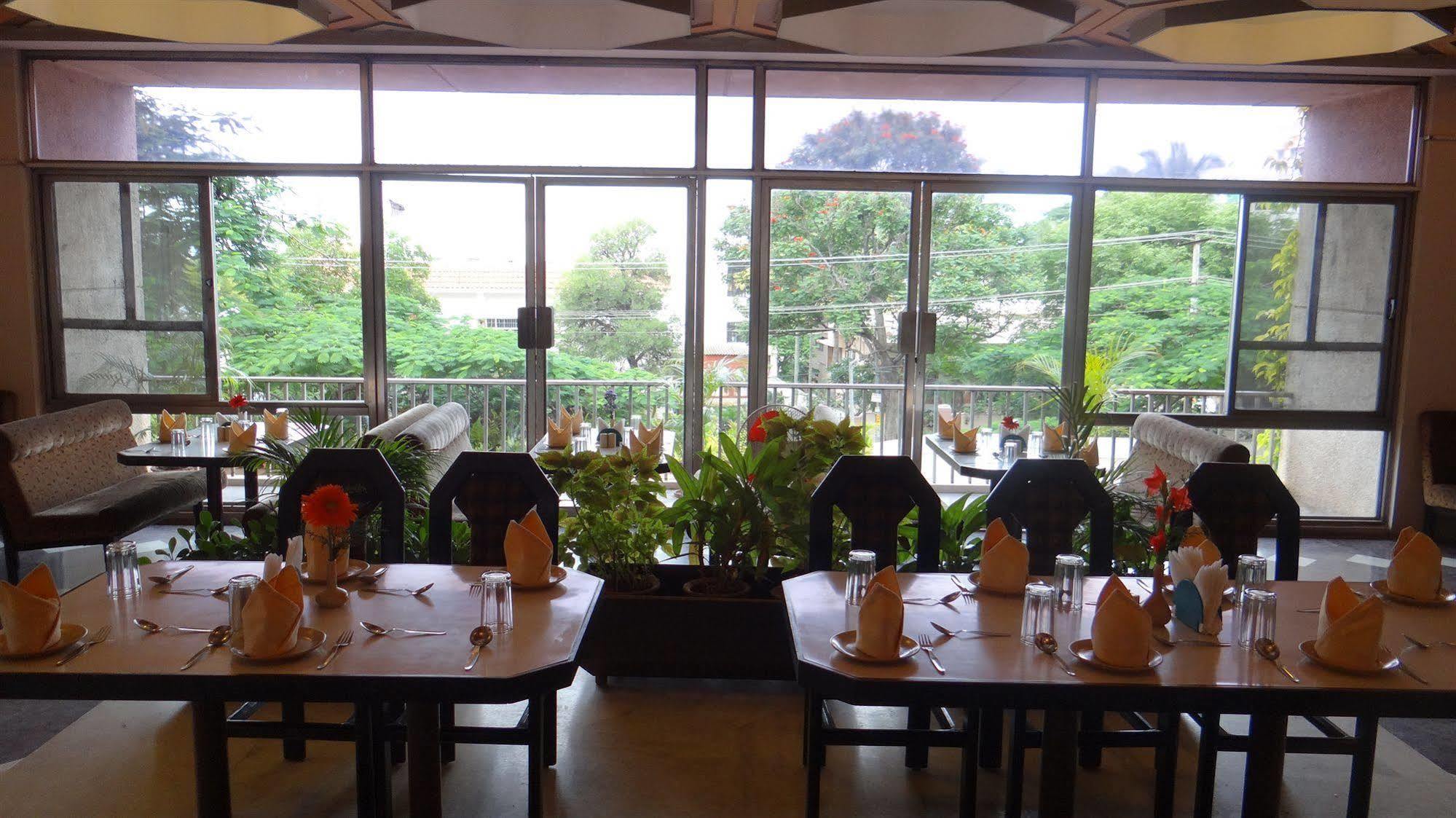 Hotel Paradise - Mysore Dasaprakash Group Bagian luar foto