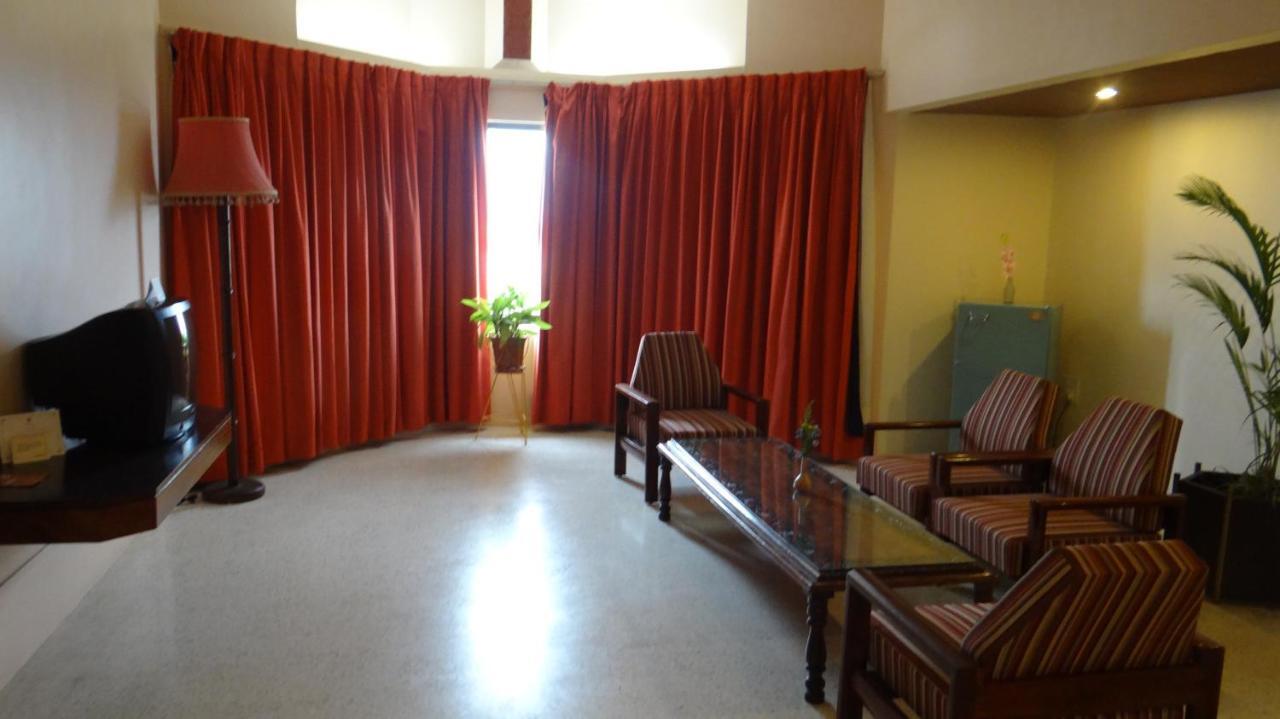 Hotel Paradise - Mysore Dasaprakash Group Bagian luar foto
